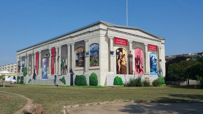 Fassadenmalerei – ein Monument der Elektrizität für die Stadtwerke Schwedt Fassadenmalerei